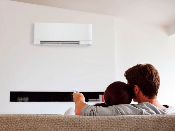 Dịch vụ vệ sinh máy lạnh chuyên nghiệp cho gia đình và văn phòng, giúp loại bỏ bụi bẩn, vi khuẩn và tiết kiệm điện năng