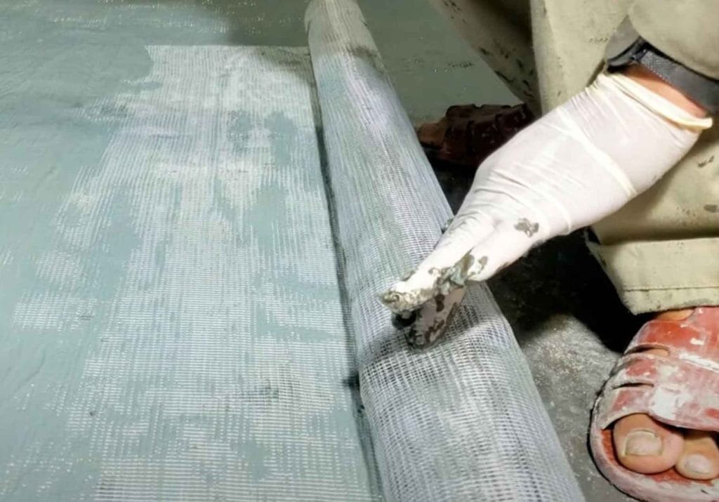 Chống thấm sàn vệ sinh bằng sợi thủy tinh – Bền chắc, chống nứt hiệu quả