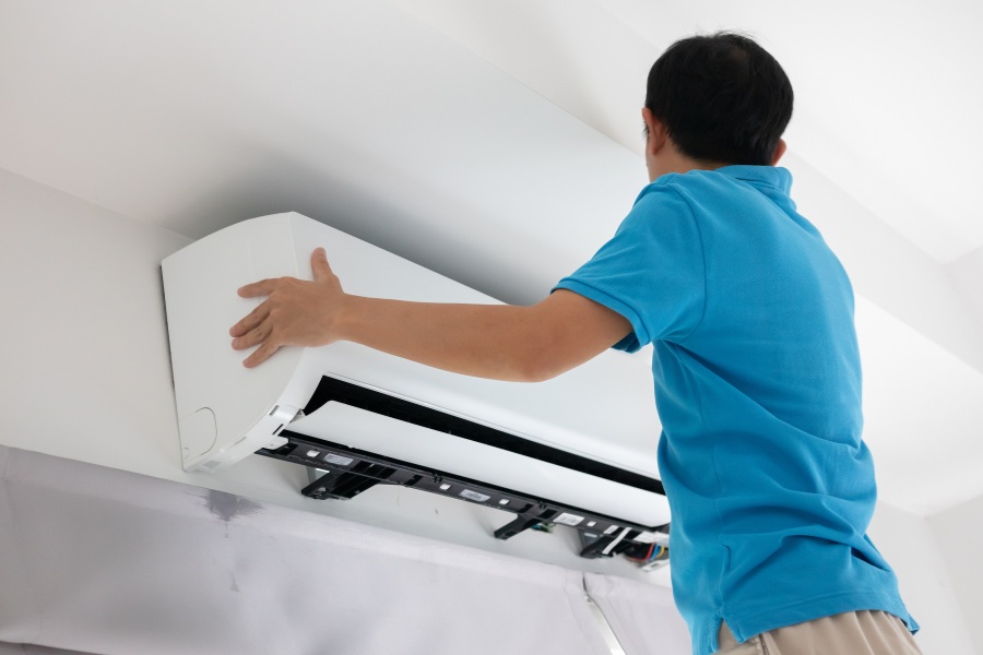 Dịch vụ vệ sinh máy lạnh TPHCM tại 5Sao với đội ngũ kỹ thuật chuyên nghiệp, làm sạch sâu và an toàn