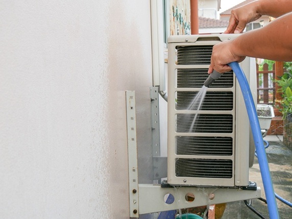 Hướng dẫn cách vệ sinh điều hòa tại nhà đơn giản, đúng kỹ thuật giúp máy hoạt động bền bỉ và tiết kiệm điện