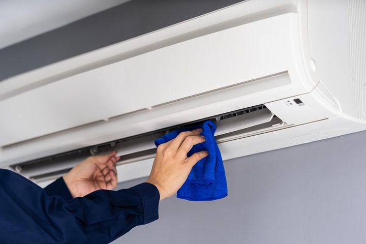 Hiểu rõ máy lạnh bao lâu vệ sinh 1 lần giúp loại bỏ bụi bẩn, tăng hiệu suất làm lạnh và bảo vệ sức khỏe