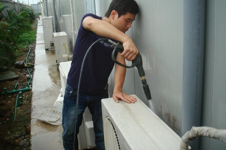 Vì sao nên dùng máy bơm vệ sinh điều hòa để tăng hiệu quả làm sạch và bảo vệ thiết bị