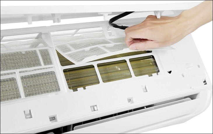 Bộ lọc không khí (lưới lọc) quá bẩn làm điều hòa bật không mát