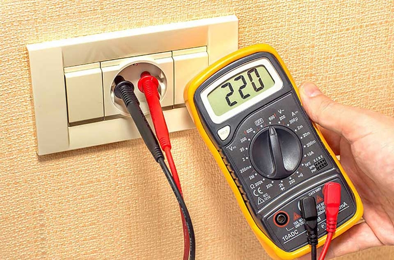 Do nguồn điện cấp không đúng hoặc quá tải