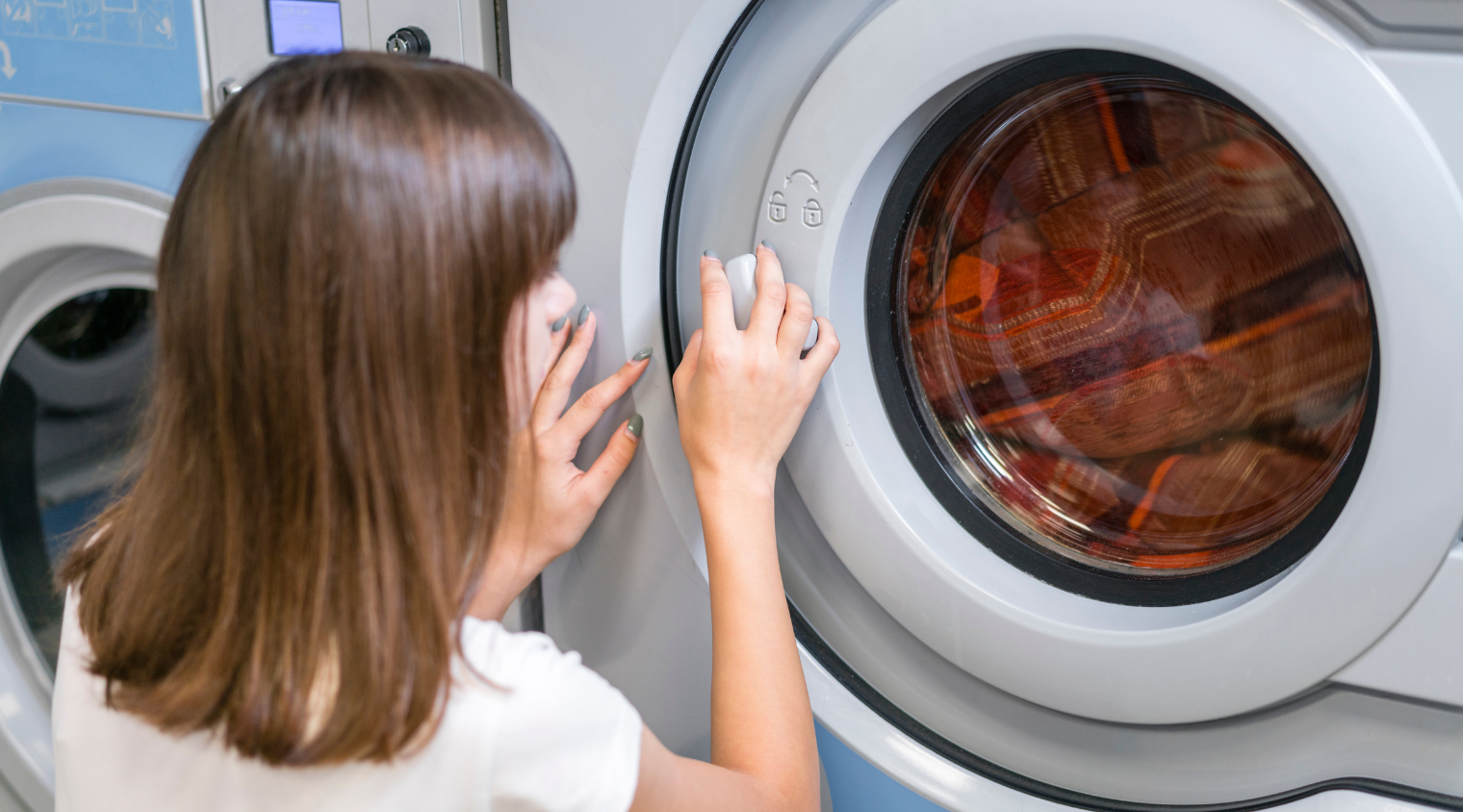 Cánh cửa máy giặt LG đóng chưa khít