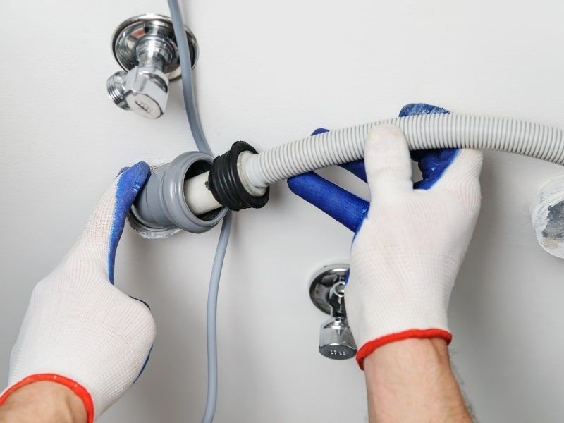 Ống thoát nước bị gập hoặc đặt quá cao