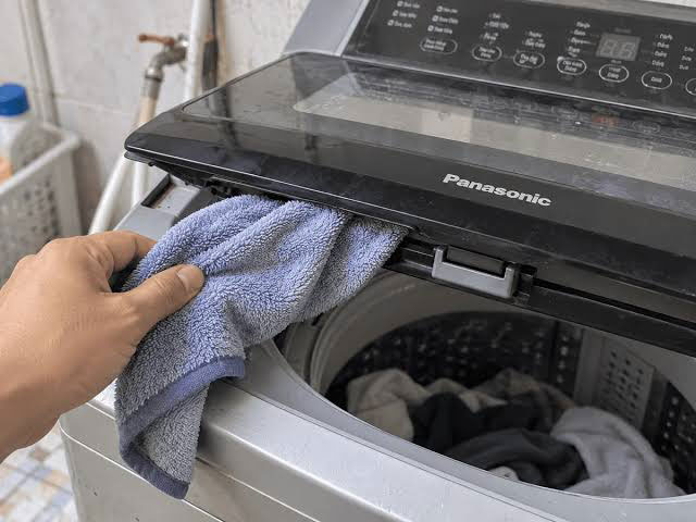 Nắp máy giặt chưa được đóng kín