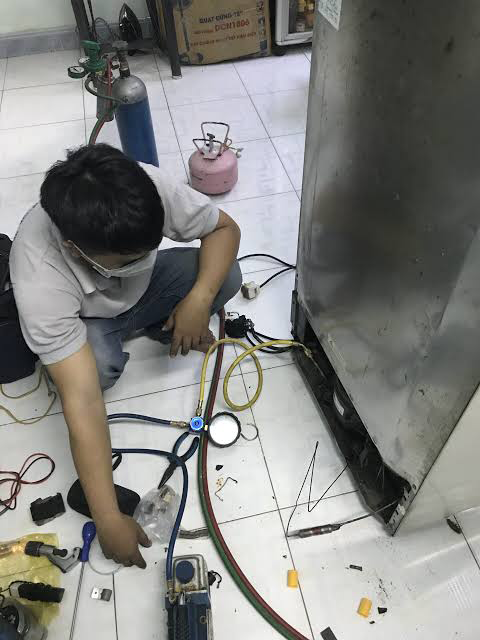 Cơ điện lạnh Số Đỏ cung cấp giải pháp sửa chữa và bảo trì điện lạnh trọn gói: Chuyên gia xử lý nhanh chóng, triệt để mọi sự cố máy lạnh, tủ lạnh, máy giặt cho nhà dân và doanh nghiệp.