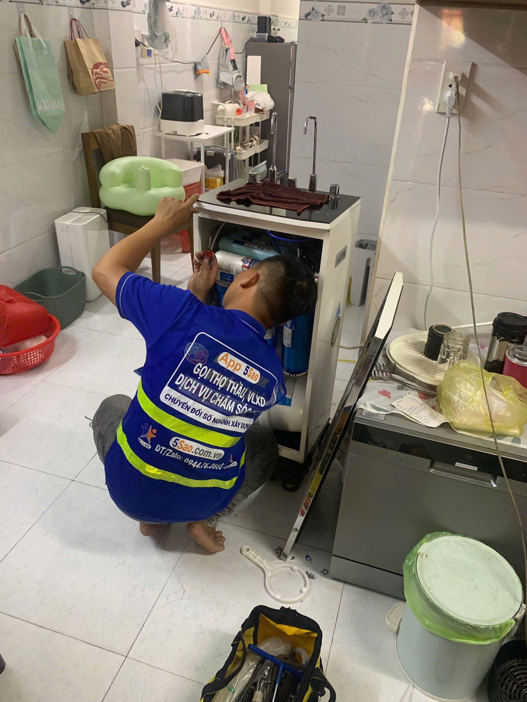 Thợ máy lọc nước 5Sao – Đội ngũ kỹ thuật viên chuyên nghiệp, giàu kinh nghiệm chuyên kiểm tra, sửa chữa và thay thế lõi lọc tận nơi nhanh chóng!