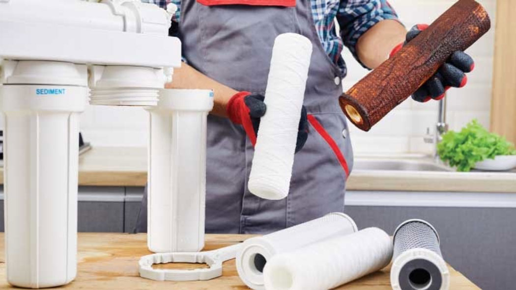 Vệ sinh hoặc thay thế lõi lọc nước