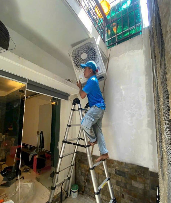Tác phong cơ động và nhanh nhẹn, thợ Điện lạnh Bình Hưng đang túc trực triển khai lắp đặt máy lạnh trọn gói cho gia chủ tại Tân Bình đúng hẹn trong 30 phút.
