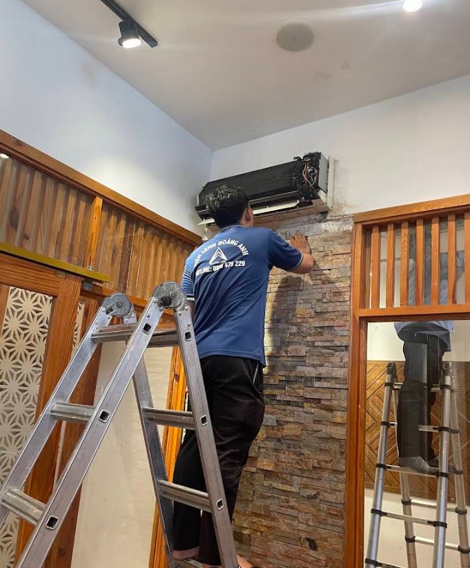 Đội ngũ Điện lạnh Hoàng Anh chuyên lắp đặt máy lạnh trọn gói ở Tân Bình, đảm bảo rõ ràng về giá và an toàn cao