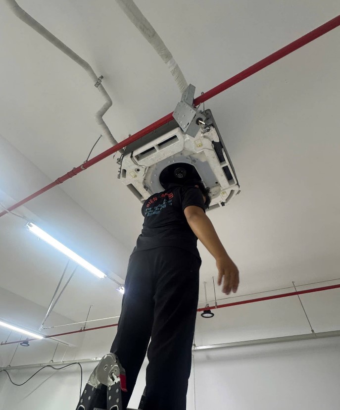 Đội ngũ Điện lạnh NVT chuyên nhận thi công tháo lắp máy lạnh uy tín tại huyện Nhà Bè – Báo giá minh bạch, thợ giỏi thao tác nhanh gọn và bảo hành dài hạn!
