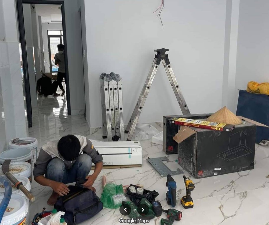 Tìm kiếm dịch vụ tháo lắp máy lạnh tại Quận 7 với mức chi phí cạnh tranh và rõ ràng luôn là ưu tiên giúp tiết kiệm ngân sách cho gia đình và văn phòng. Điện lạnh Song Long Bridge mang đến giải pháp trọn gói với bảng giá công khai, báo chi phí chi tiết trước khi tiến hành công việc. Đội ngũ thợ tay nghề vững vàng trực tiếp thi công, bàn giao không gian sạch sẽ.