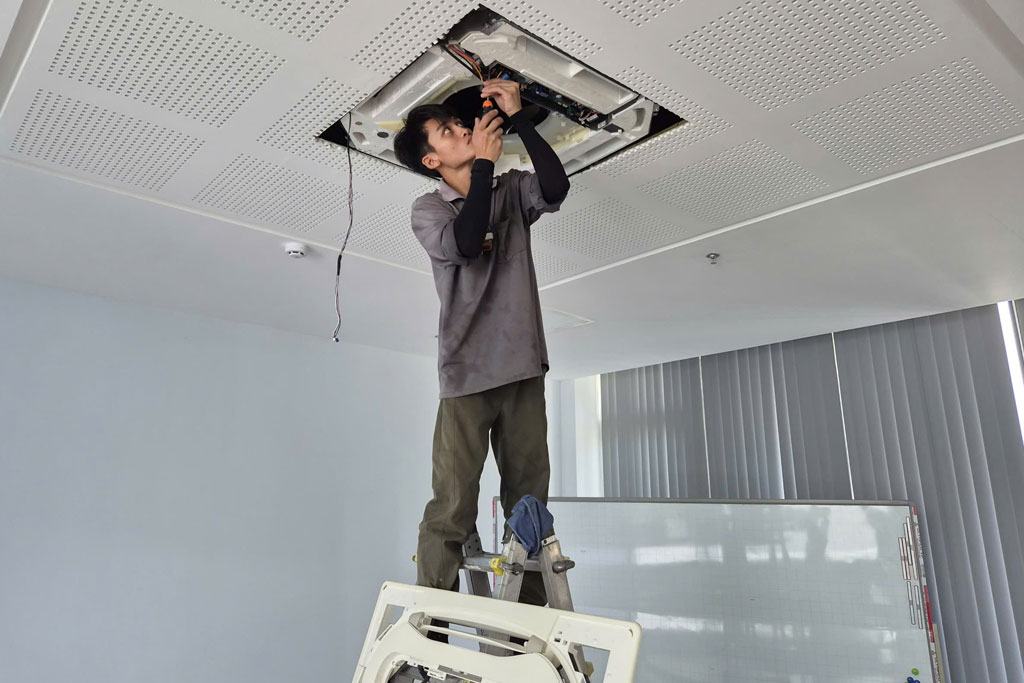 Nhanh chóng và cơ động, Điện lạnh Tuấn Kiệt hoàn thiện tháo lắp máy lạnh tại Tân Phú với dịch vụ xuyên suốt 24/7, gọi là có mặt ngay.