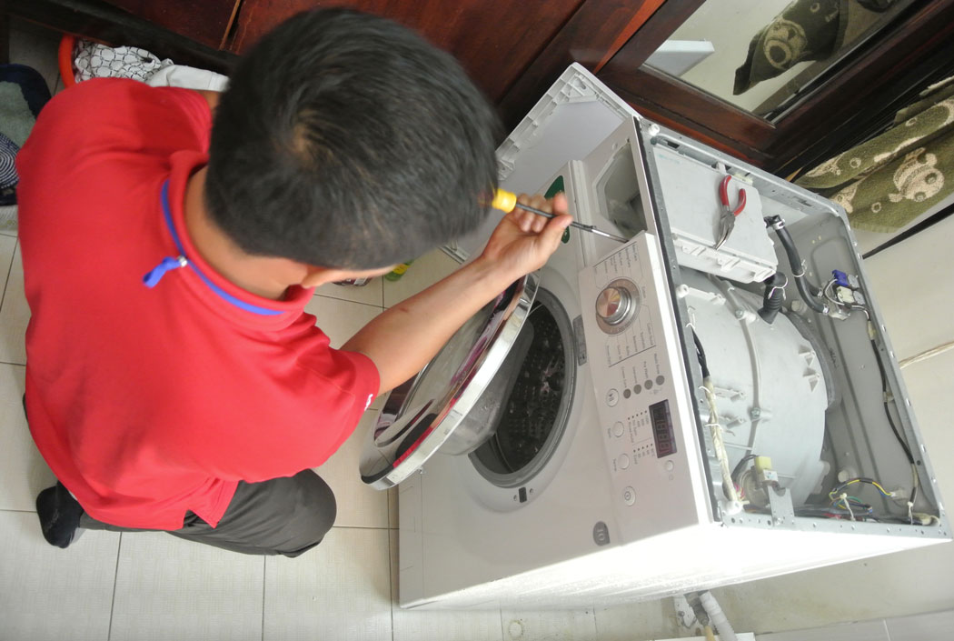 Chấm dứt ngay phiền toái do chiếc máy giặt hư hỏng gây ra tại Tân Phú với giải pháp sửa chữa uy tín, kiểm tra nhanh và linh kiện bền bỉ từ đội ngũ Điện lạnh Trần Kim Phát.