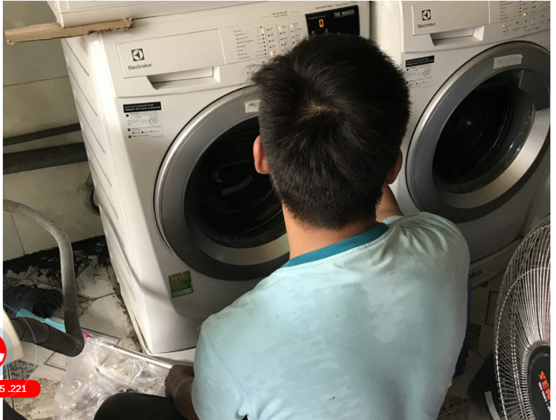 Máy giặt nhà bạn gặp tình trạng không vắt, cấp nước liên tục, kêu to hay không lên nguồn tại Quận 12? Liên hệ ngay Điện lạnh Tuấn Lê để được kỹ thuật viên giàu kinh nghiệm đến hỗ trợ tận nơi nhanh chóng, báo giá minh bạch và bảo hành dài hạn chu đáo!