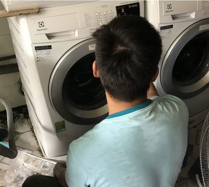 Cần vệ sinh máy giặt ngoài giờ tại Quận 12? Gọi ngay Điện Lạnh Tuấn Lê – Hỗ trợ 24/7, sạch bong kin kít.