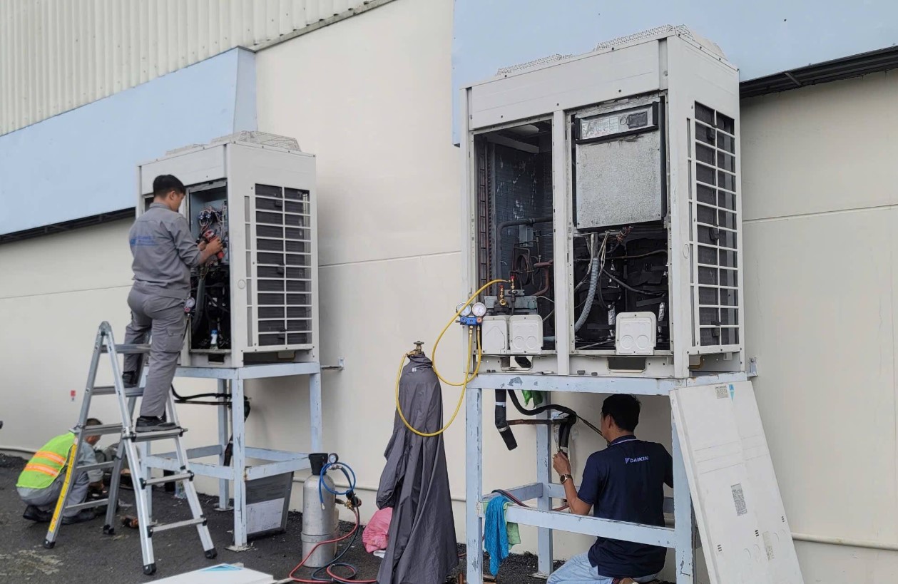 Thợ Điện lạnh Đức Tuấn chuyên tháo lắp máy lạnh tận tâm tại quận Phú Nhuận – Nhanh gọn, chuẩn kỹ thuật và có mặt ngay sau 30 phút!