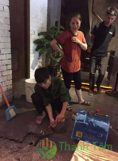 Thợ Thành Tâm có mặt sau 15 phút, gọi ngay dịch vụ thông cống nghẹt Quận 4!