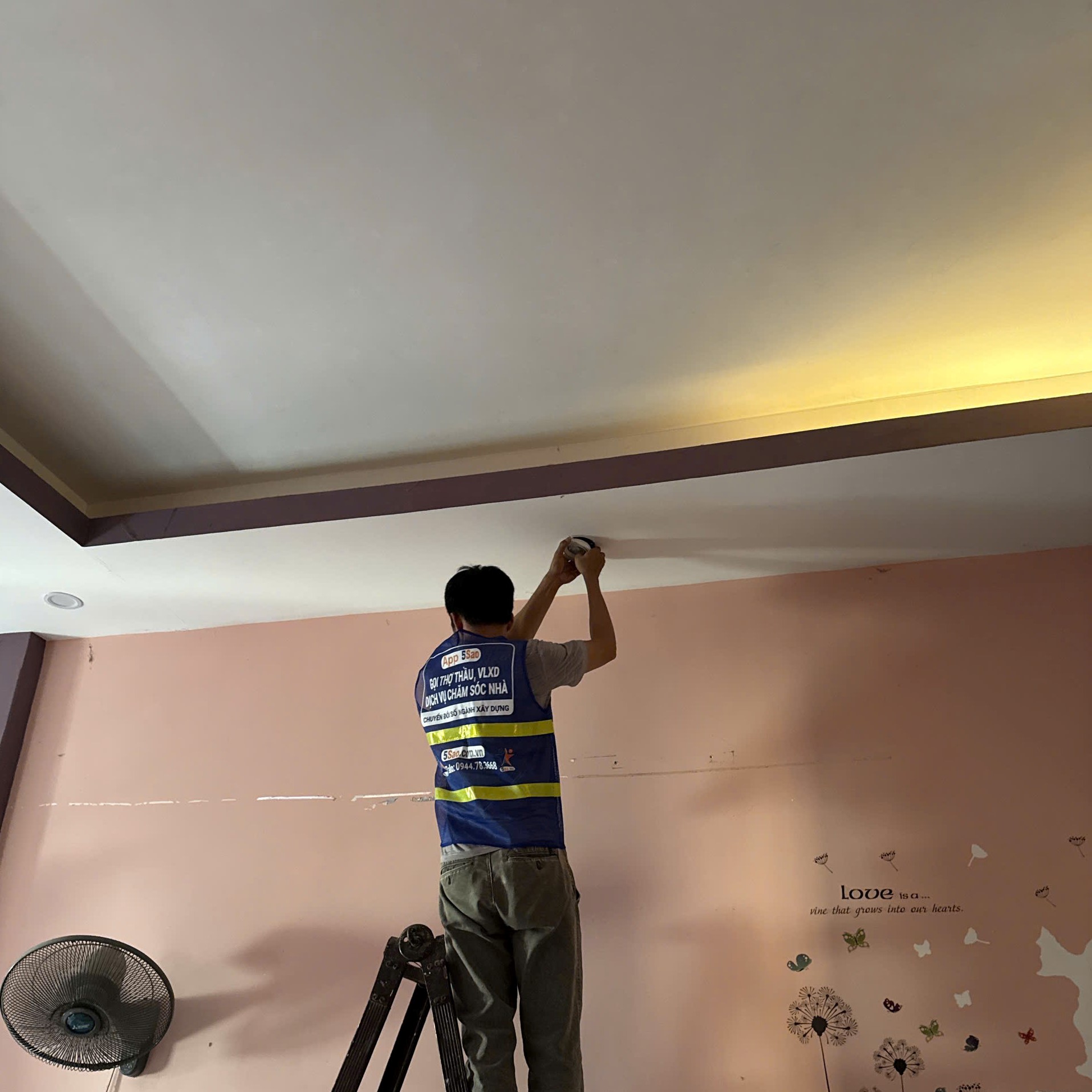 Tổng quan hiện tượng bóng đèn sáng mờ trong không gian sống