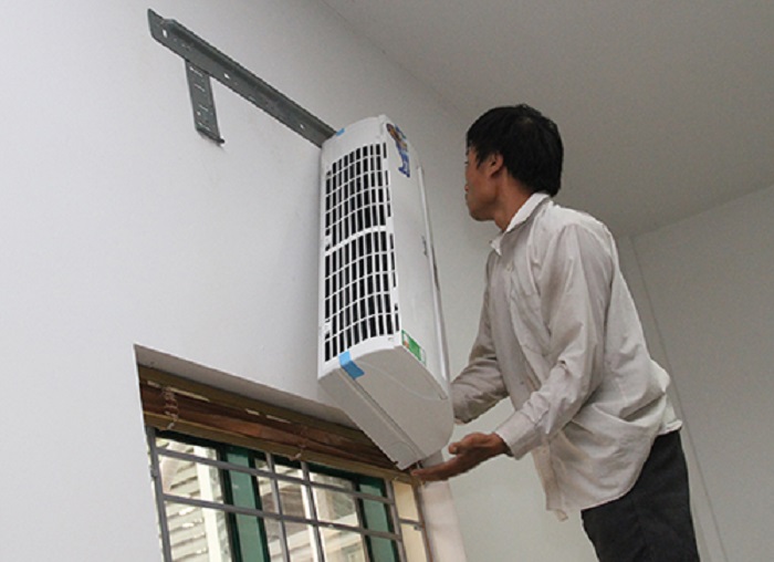 Thợ Điện lạnh Quân Tiến chuyên tháo lắp máy lạnh nhanh gọn tại Hóc Môn – có mặt chỉ sau 30 phút, uy tín và chuyên nghiệp tận nơi!