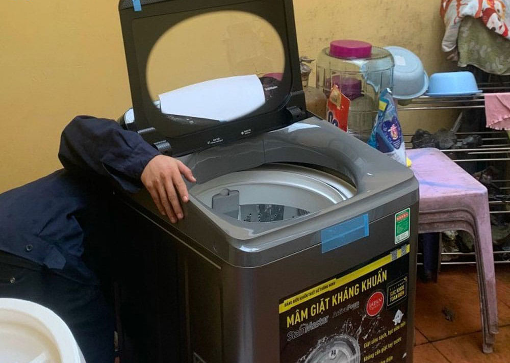 Đội ngũ thợ điện lạnh Đức Tuấn chuyên vệ sinh máy giặt tại Quận Phú Nhuận cẩn thận, phục vụ tận tâm và có mặt hỗ trợ nhanh chóng ngay tại nhà!