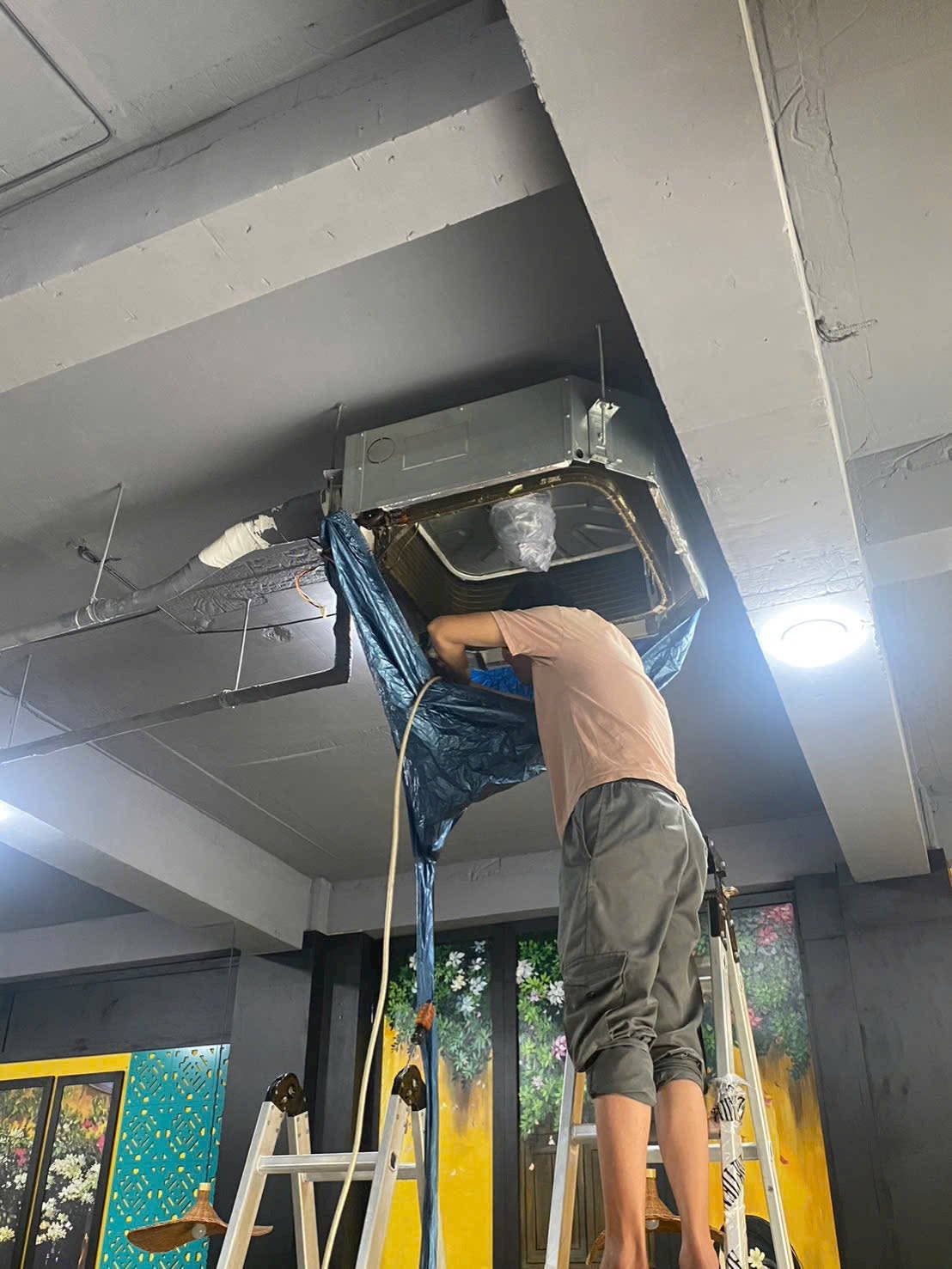Đội ngũ thợ điện lạnh Hòa Phát thi công tháo lắp máy lạnh giá tốt, minh bạch chi phí và hỗ trợ nhanh chóng tận nơi tại Huyện Bình Chánh.
