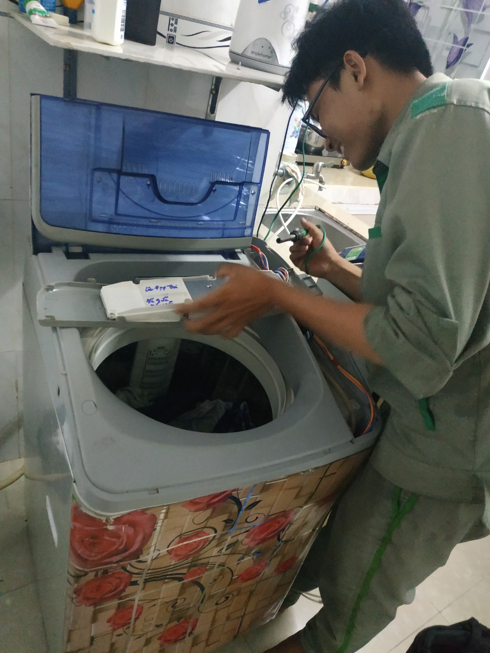 Điện lạnh Tài Năng - Đội ngũ thợ vệ sinh máy giặt Quận 6 tận tâm, bảo hành chu đáo.