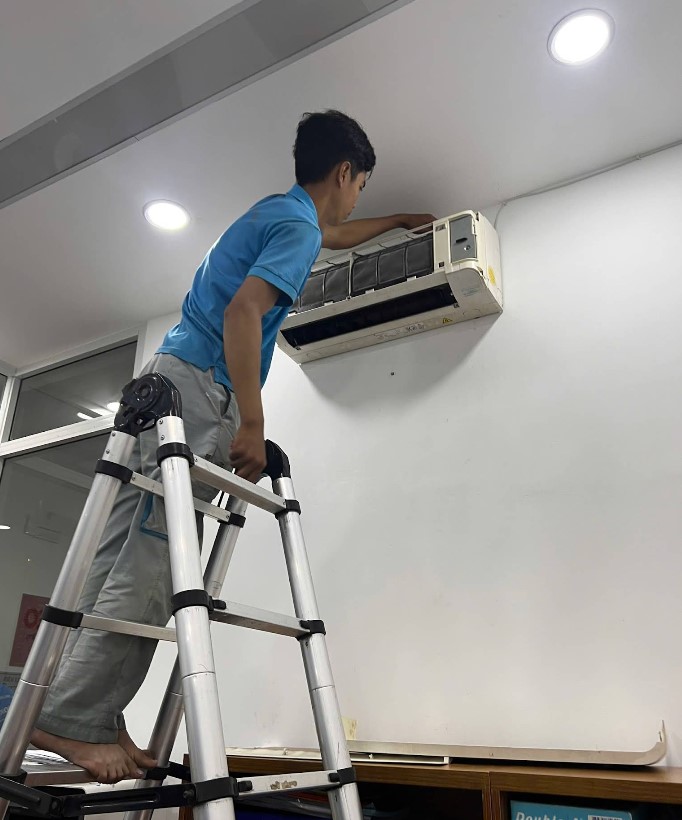 Thợ Điện lạnh Thành Vinh chuyên thi công máy lạnh an toàn tại quận Phú Nhuận – Nhanh chóng, uy tín và bảo hành dài hạn từ A-Z!