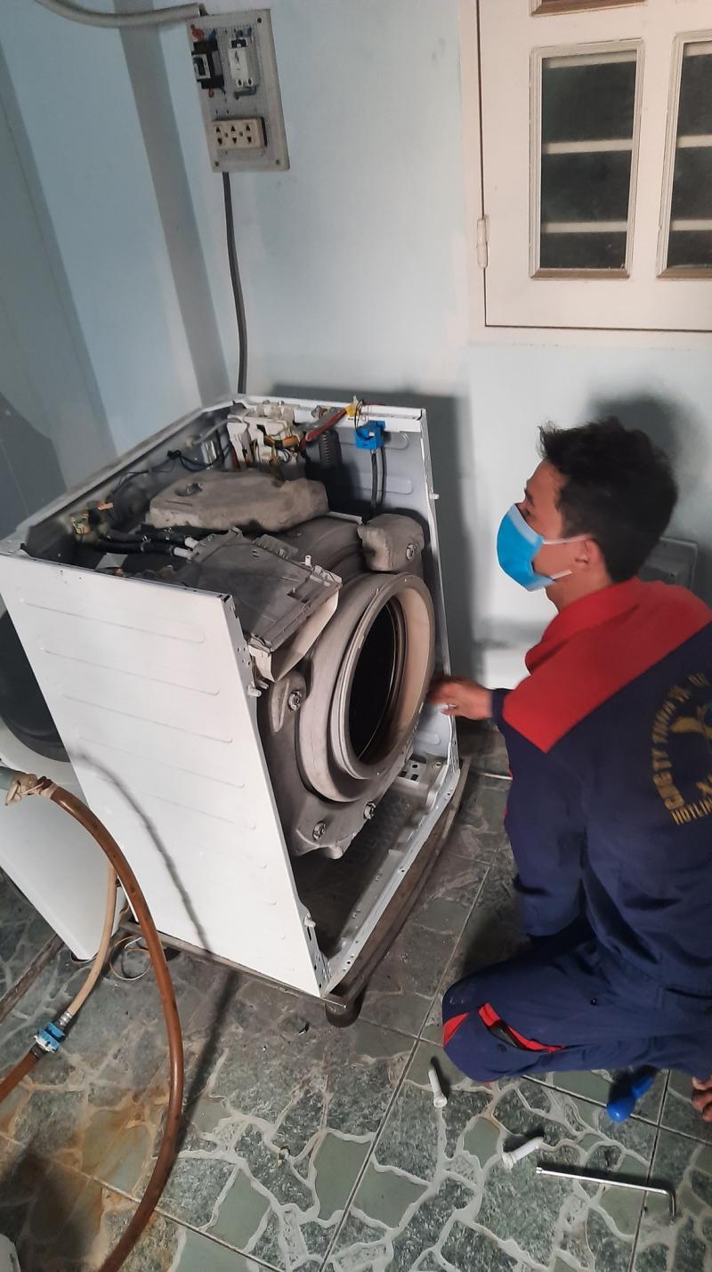 Giải quyết triệt để mọi rắc rối từ chiếc máy giặt cửa trên hoặc lồng ngang Inverter tại Gò Vấp với đội ngũ kỹ thuật viên giàu kinh nghiệm của Điện lạnh Xuân Trường.