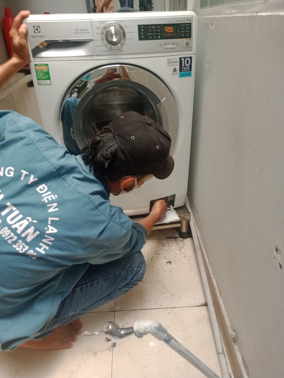 Điện lạnh Gia Tuấn chuyên cung cấp dịch vụ sửa máy giặt nhanh chóng và bảo hành chu đáo tại khu vực Quận 11: Kỹ thuật viên tay nghề cao sẵn sàng có mặt tận nơi để kiểm tra tỉ mỉ, bắt bệnh chuẩn xác và xử lý triệt để mọi lỗi từ máy cửa trên đến lồng ngang Inverter.