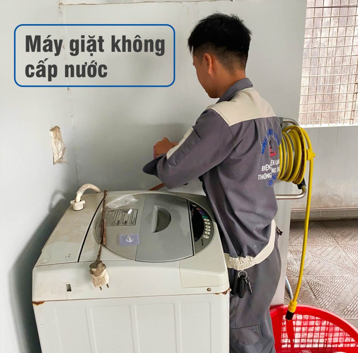 Đội ngũ kỹ thuật viên giàu kinh nghiệm của Điện lạnh điện nước Đức Hải luôn sẵn sàng cung cấp dịch vụ sửa máy giặt tại nhà uy tín, chất lượng khu vực huyện Hóc Môn. Chúng tôi có mặt kịp thời để kiểm tra, chẩn đoán chính xác lỗi và khắc phục triệt để mọi sự cố từ máy không vắt, không cấp nước đến báo lỗi mạch điều khiển.