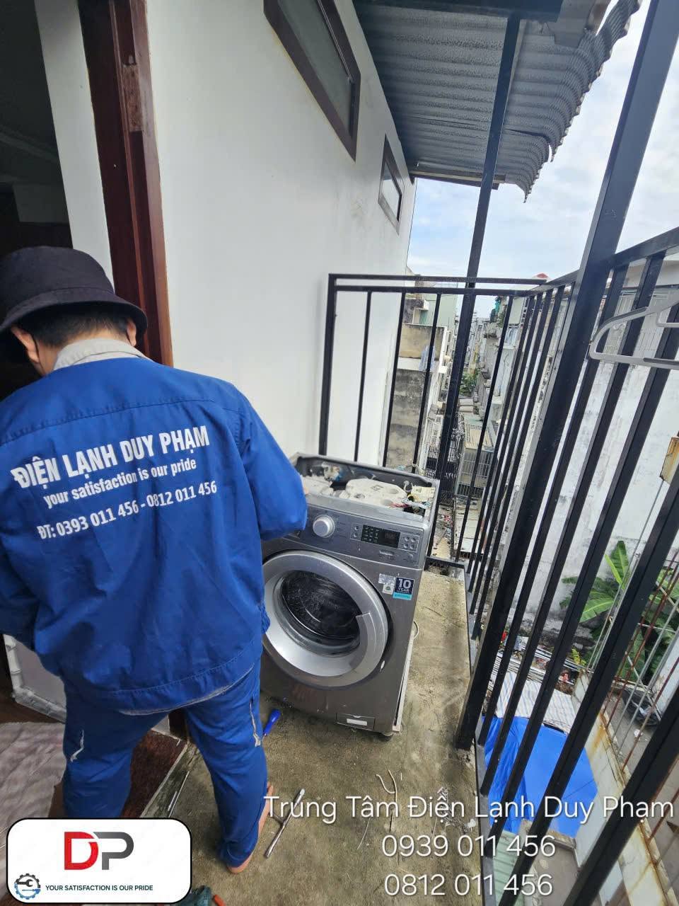 Điện lạnh Duy Phạm cung cấp dịch vụ xịt rửa và bảo dưỡng máy giặt Quận 9 trọn gói với mức giá cực kỳ tốt cùng chất lượng vượt trội