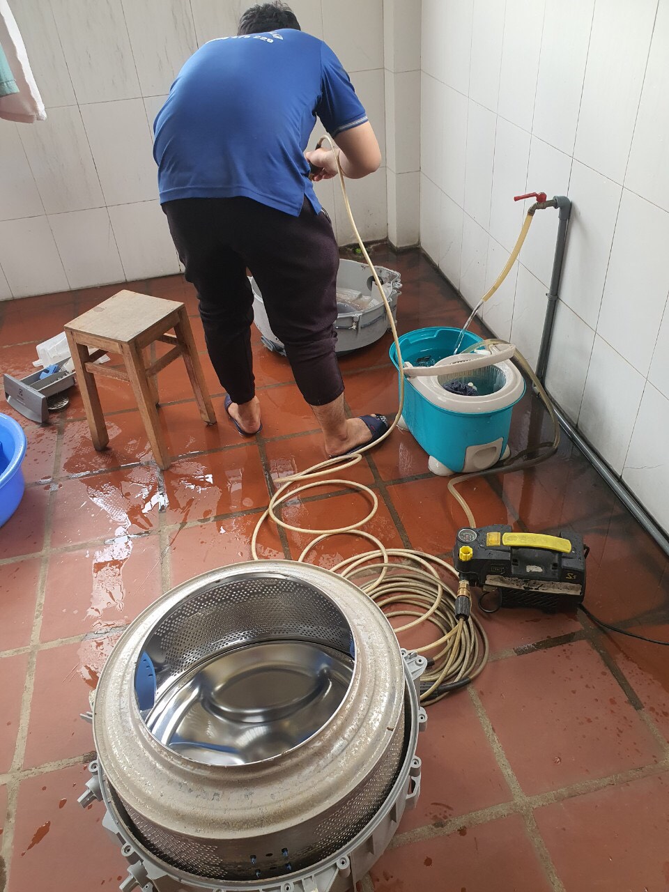 Gọi là có liền: Điện lạnh Hoàng Quân chuyên vệ sinh máy giặt Quận 3 tận tâm, thợ đến sau 30 phút!
