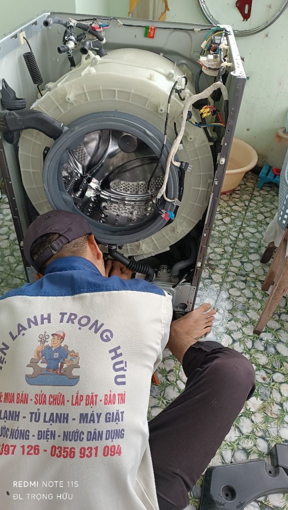 Thợ điện lạnh Trọng Hữu xịt rửa lồng giặt tại nhà Quận 10 an toàn với trang thiết bị hiện đại