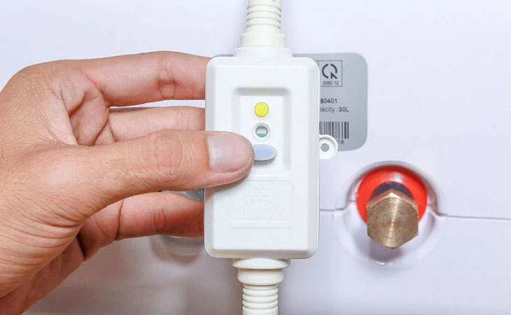 Bật cầu dao cấp điện và kiểm tra nút ELCB