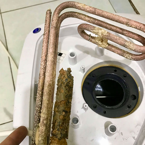 Đóng cặn bẩn quá dày trên thanh đốt