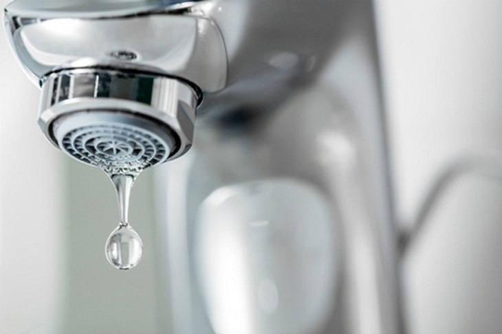 Vòi cấp nước rỉ rỉ liên tục dù khóa van